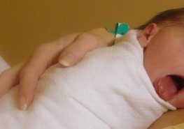 Pravidelné malování porodních sálů uzavře příjem rodiček v Pardubické nemocnici