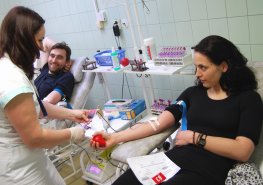 Na odběry se budeme vracet pravidelně, říká pár „valentýnských“ prvodárců krve