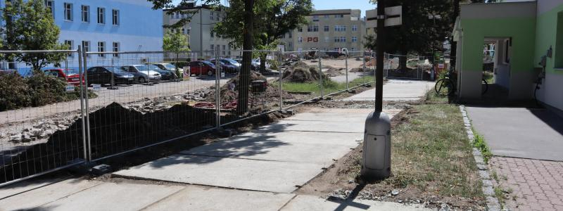 Uzavřené parkoviště a náhradní cesta na odběry pro imobilní pacienty