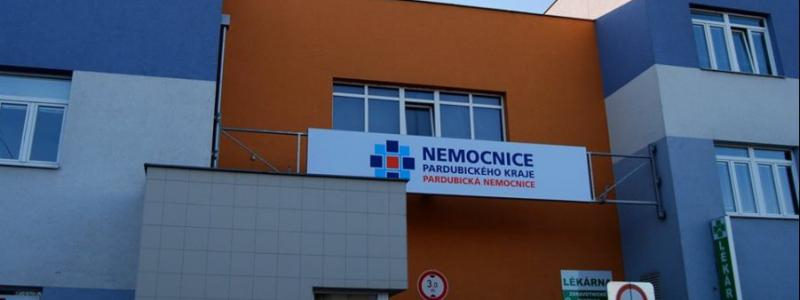 Kontrolní testy na pardubické kardiologii odhalily nákazu u dalších zdravotníků