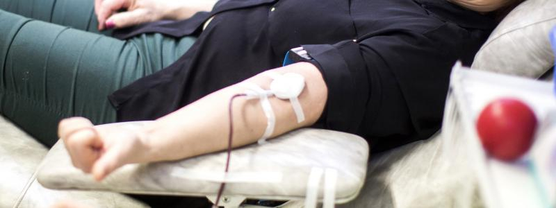 Chcete pomoci druhým? Přijďte darovat krev na Valentýnské odběry v Pardubické nemocnici