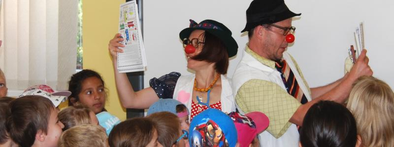 Za dětmi do Pardubické nemocnice dorazil cirkus. Přivezli ho žáci ze ZŠ Spořilov